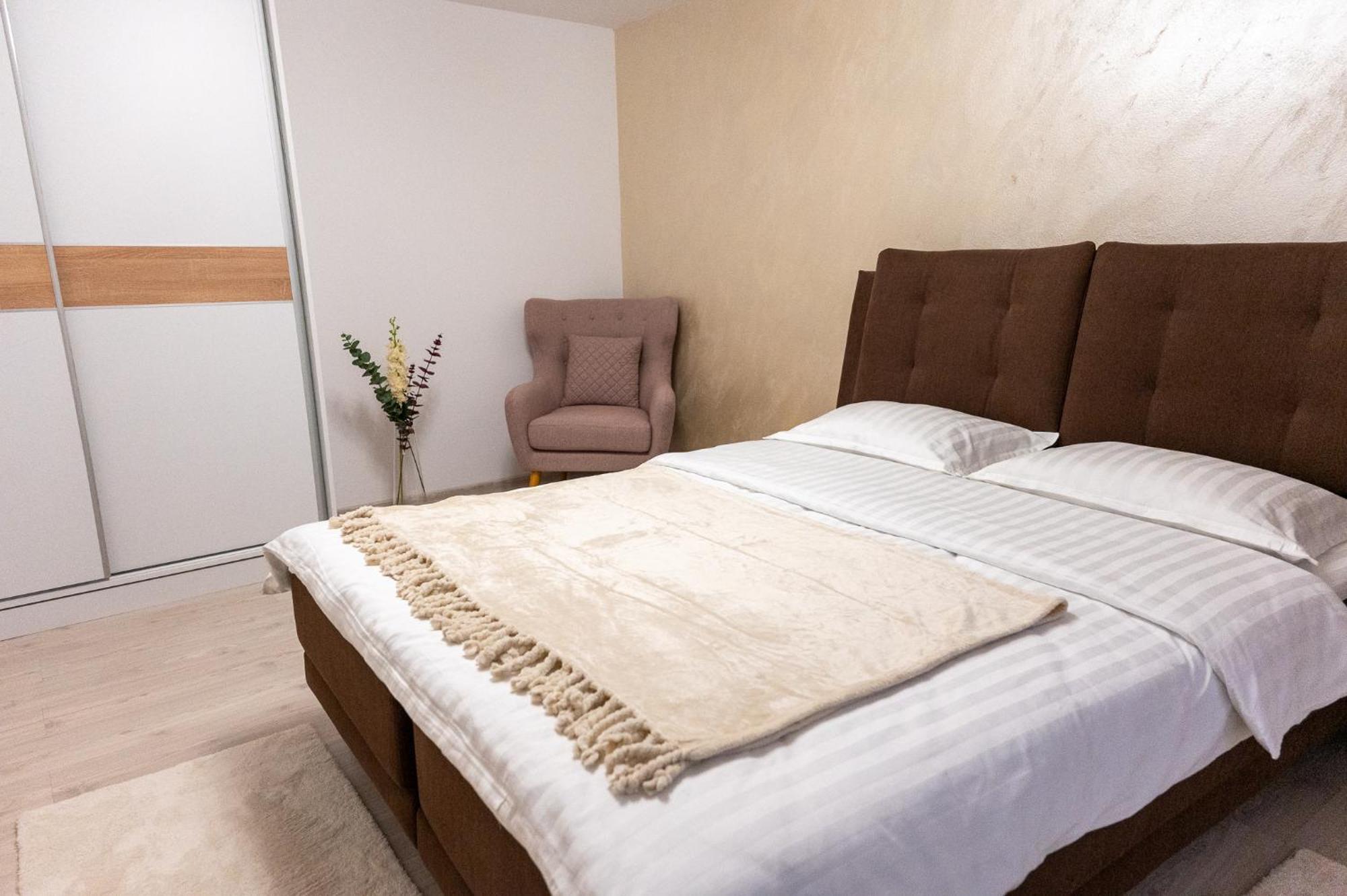 Luna Ap 1 Apartment